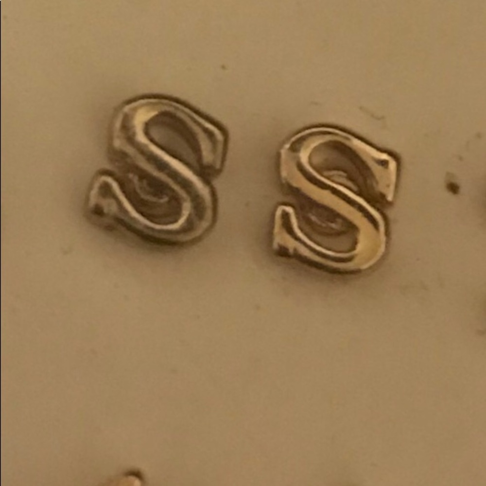 💕 S earrings 💕